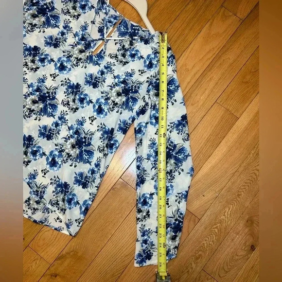 Lush Blue and white Floral Flowy Blouse Size Small - Picture 5 of 6